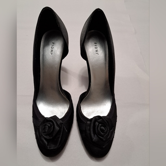 Fioni Black Heels With A Satin Rose Size 7 - Picture 2 of 11